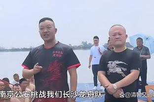 老队友重逢？热苏斯赛后与萨内拥抱交谈，并肩离开酋长球场